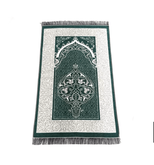 Ismani Prayer Mat – Soft & Elegant Premium Muslim Janamaz with intricate design and fringed edges.